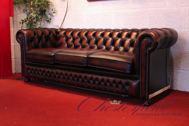 Chesterfield sofas su miegamuoju mechanizmu